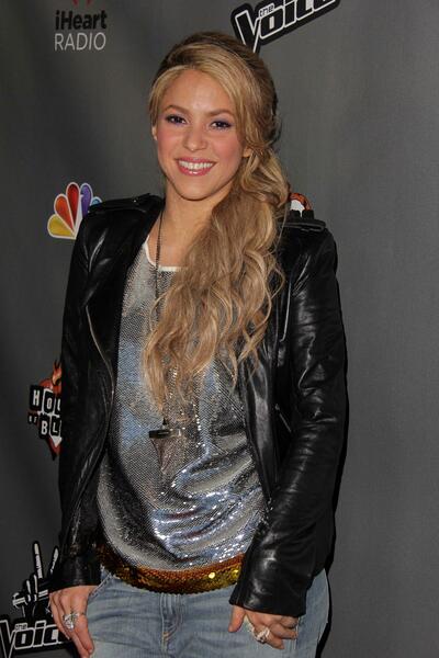 Shakira_TheVoiceSeason4RedCarpet_281029.jpg