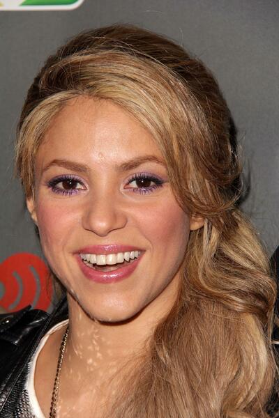 Shakira_TheVoiceSeason4RedCarpet_281229.jpg