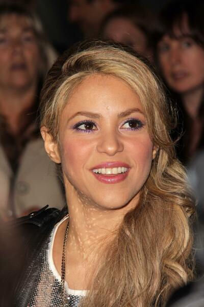 Shakira_TheVoiceSeason4RedCarpet_281429.jpg