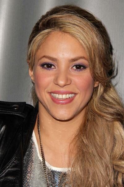 Shakira_TheVoiceSeason4RedCarpet_28429.jpg