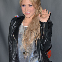 Shakira_NBC_Premiere_28329~0.jpg