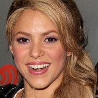 Shakira_TheVoiceSeason4RedCarpet_281229.jpg