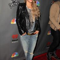 Shakira_TheVoiceSeason4RedCarpet_28329.jpg