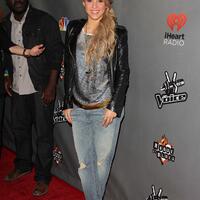 Shakira_TheVoiceSeason4RedCarpet_28729~0.jpg