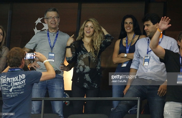 476211958-shakira-and-gerard-piques-father-joan-pique-gettyimages.jpg