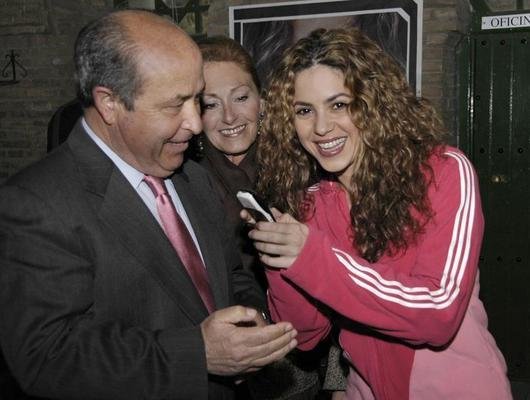 shakira-junto-alcalde-torres-16_3_2327628111.jpg