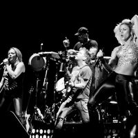 Shakira_Concierto_en_Singapore_Grand_Prix-2011-myshakiblog2B286829~0.jpg