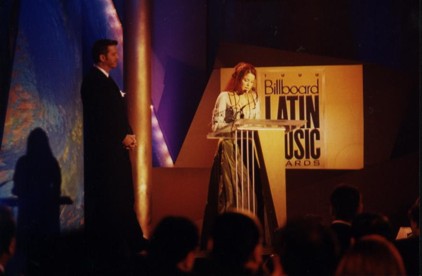 Shakira_-_Billboard_Latin_Music_1999_-_5.jpg