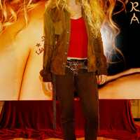 shakira-20011011_sdl_sr008_hi.jpg