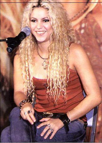 Shakira_-_Puerto_Rico_2001_-_6.jpg