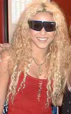 Shakira_-_Puerto_Rico_2001_-_8.jpg