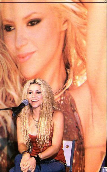 Shakira_-_Puerto_Rico_2001_-_7.jpg