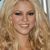 Shakira_102601_03.jpg