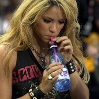 Shakira_310502_03.jpg