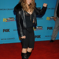 Shakira120605-J0088.jpg