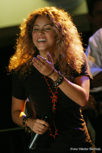 SHAKIRA_PR_HB05.JPG