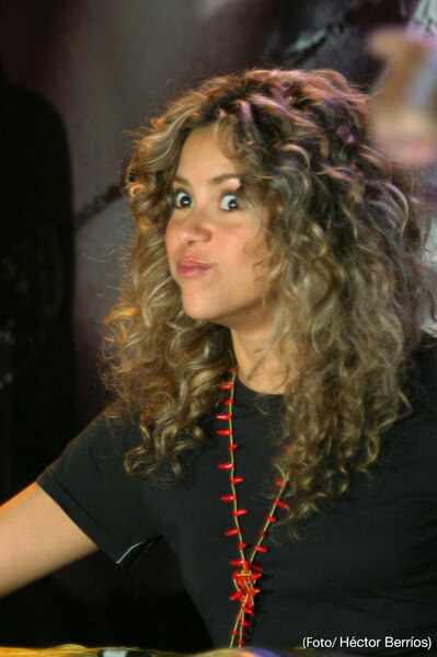 SHAKIRA_PR_HB09.JPG