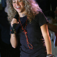 SHAKIRA_PR_HB03.JPG