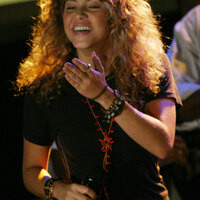 SHAKIRA_PR_HB05.JPG