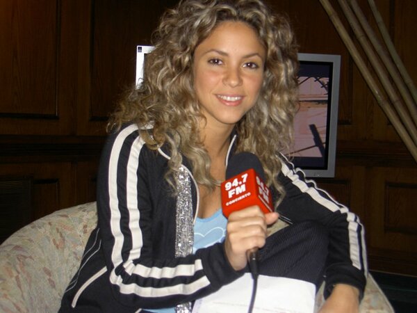 shakira_8x001.jpg