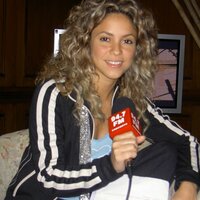 shakira_8x001.jpg