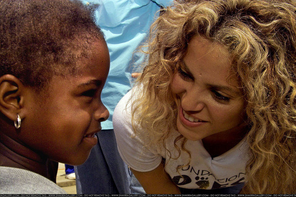 COLOMBIA-SHAKIRA-PIES_DE-50_tag.jpg