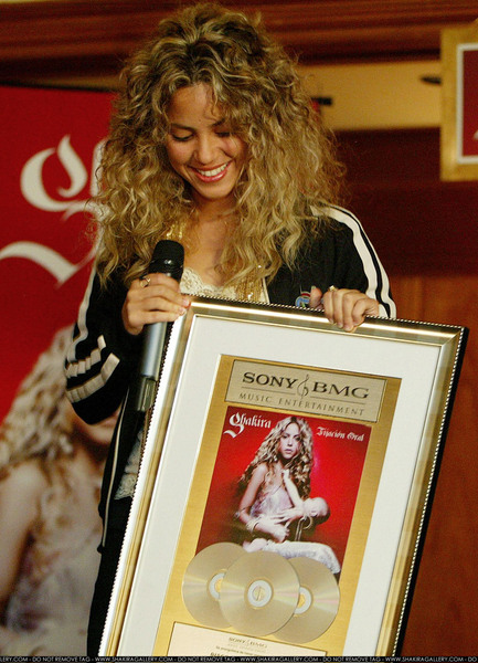 shakira4_tag.jpg