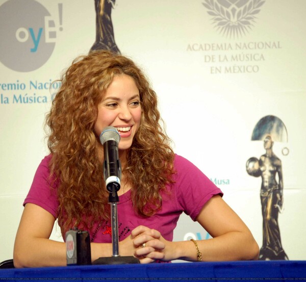 shakira_061005_05.jpg