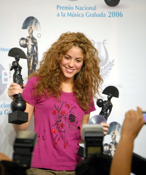 shakira_061005_07.jpg