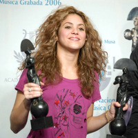 shakira_061005_02.jpg