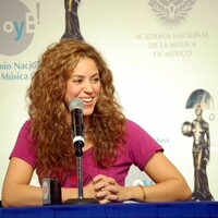 shakira_061005_05.jpg