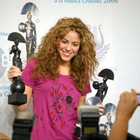 shakira_061005_07.jpg