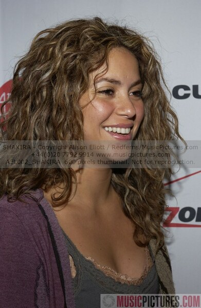 AEL002_SHAKIRA_65B15D.jpg