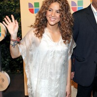 60224j1_shakira_b_gr_04.jpg