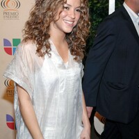 60224j1_shakira_b_gr_05.jpg