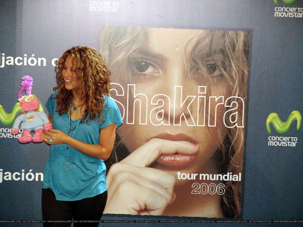 shakira_060323_13.jpg