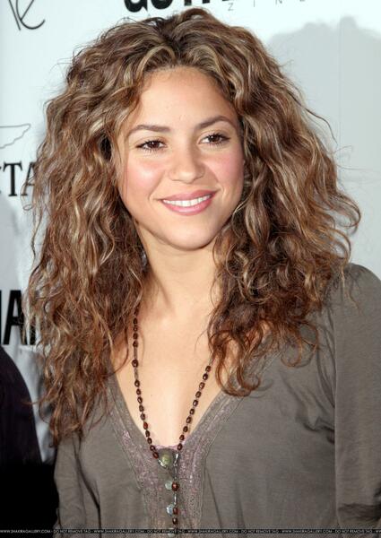 shakira_060327_13.jpg