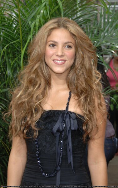 xl_Shakira_CV60.jpg