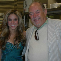 shakira_and_robin_leach.jpg