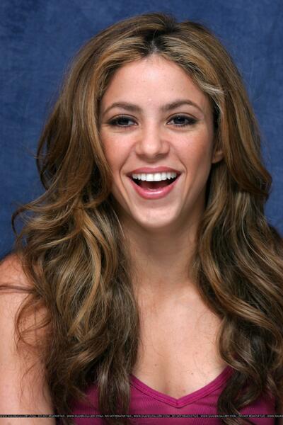 shakira_071110_02.jpg