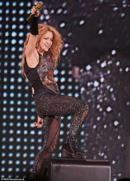 4DE582AB00000578-5916363-In_aid_of_The_bombshell_songbird_s_El_Dorado_World_Tour_shares_a-a-12_1530684572097.jpg