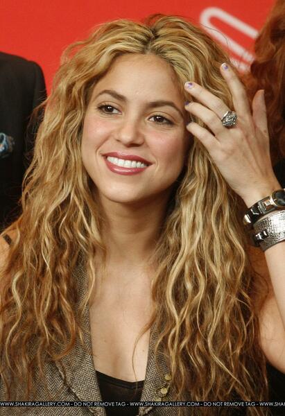 2388630607-shakira-quiere-hijos-continuar-musica.jpg