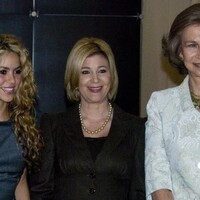 CUMBRE__Shakira_with_Queen_Sofia.jpg