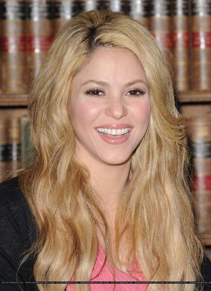 RTN_Shakira_79593_06.jpg