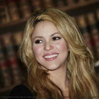 capt_40a030c1680345ae98ece178a5c25892_britain_shakira_llp110.jpg