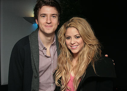 091207_shakira_300.jpg