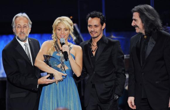 Shakira-receives-the-Person-of-the-Year-Award-from-Neil-Portnow-Marc-Anthony-and-Luis-Cobos-in-Las-Vegas_20.jpg