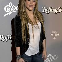 shakira_stone_cover_10.jpg