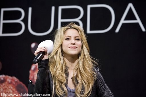 Shakira_10123816.jpg