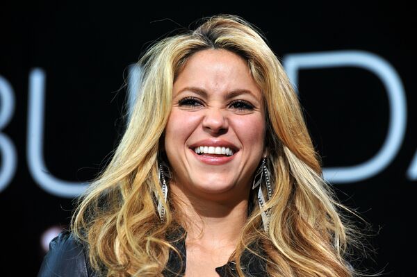 Shakira-BURDA_LIVE_event_in_Offenburg-01_122_159lo.jpg